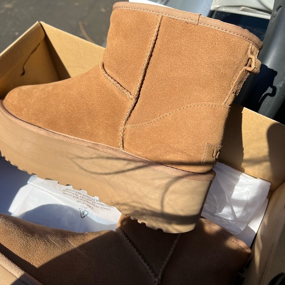 Uggs brand new - Picture 2 of 3